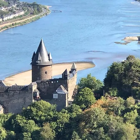 Schoene Burgruine Fachwerkhaus * Bacharach