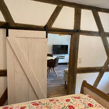 Schoene Burgruine Fachwerkhaus Apartment