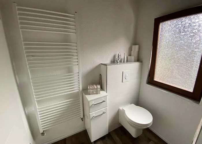 Schoene Burgruine Fachwerkhaus *