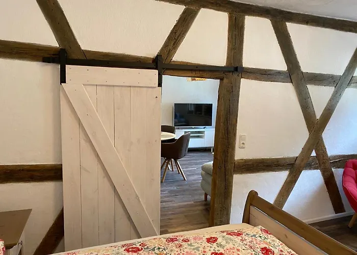 Schoene Burgruine Fachwerkhaus 公寓