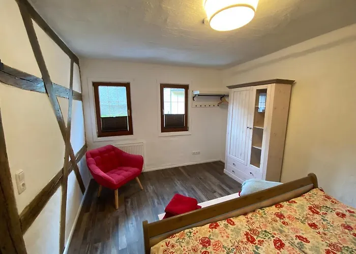 Schoene Burgruine Fachwerkhaus 巴哈拉赫